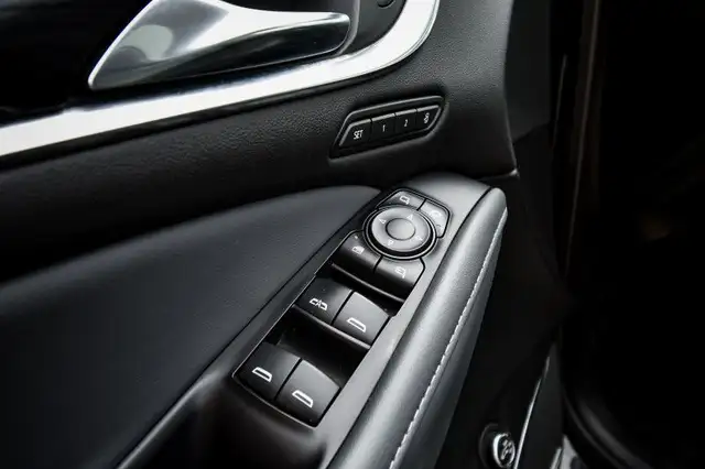 2021 Buick Enclave Premium - Cooled Seats - Leather Seats in Cars & Trucks in Ottawa - Image 12