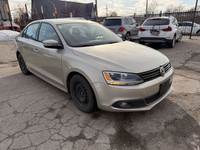 2013 Volkswagon Jetta TDI,2 set of tires,excellent conditions,3 previous owners, low kilometres,gas... (image 4)