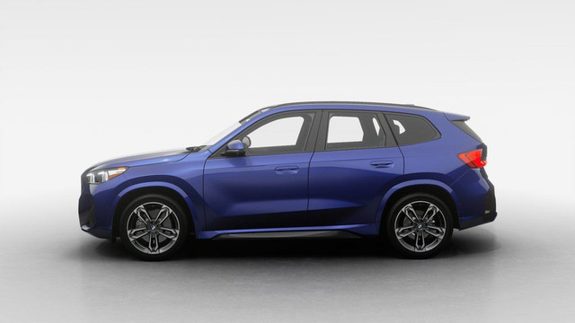 2025 BMW X1 xDrive28i | Premium | M Sport | Freins M Sport Noirs in Cars & Trucks in City of Montréal - Image 4