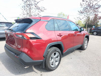 LOW KMS! XLE AWD APPLE CARPLAY/ANDROID AUTO FULLY LOADED POWER SUNROOF, SIRIUS XM RADIO, LANE CHANGE... (image 7)