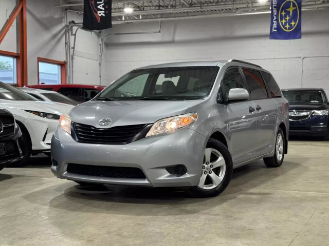 2017 TOYOTA Sienna L in Cars & Trucks in City of Montréal - Image 2