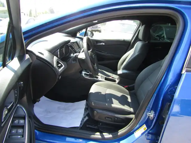 2019 Chevrolet Cruze LT HB RS PKG 1.4L TURBO B.S.A/CAM/H.SEATS/C in Cars & Trucks in Calgary - Image 16