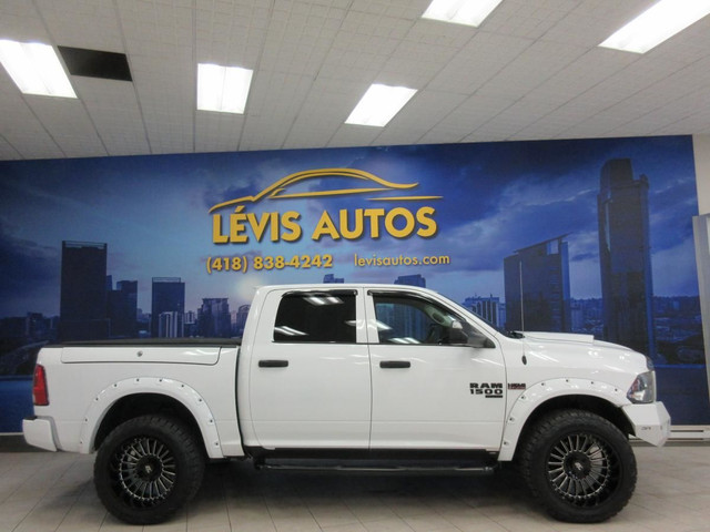 RAM 1500 CLASSIC 2021 EXPRESS CREW-CAB BOITE 5'7" NIGHT EDITION  in Cars & Trucks in Lévis