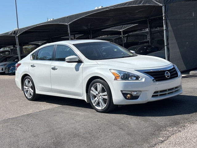 2014 Nissan Altima V6 CVT 3.5 SL - ONE OWNER / LOW KM'S in Cars & Trucks in Calgary - Image 3