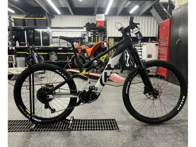 2023 Husqvarna Hard Cross HC1 MEDIUM Les photos peuvent être à titre indicatif et sans inscription....