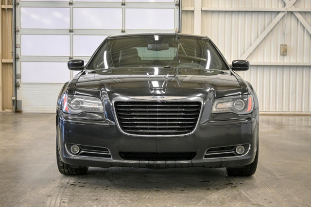 2014 Chrysler 300 300S 6 cyl. 3,6L , cuir , toit , navi in Cars & Trucks in Sherbrooke - Image 2