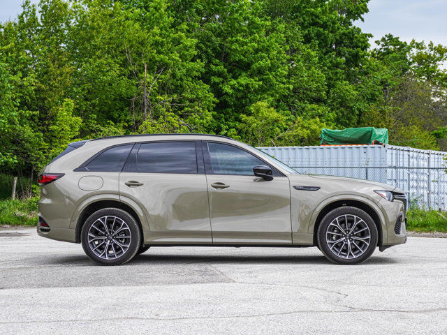 2025 Mazda CX-70 PHEV GT- Pano Roof - Heated / Vented Seats in Cars & Trucks in Barrie - Image 2