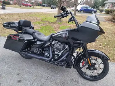 APPLY NOW: https://www.ridecollective.ca/get-pre-approved The 2021 Harley-Davidson Road Glide is a p...