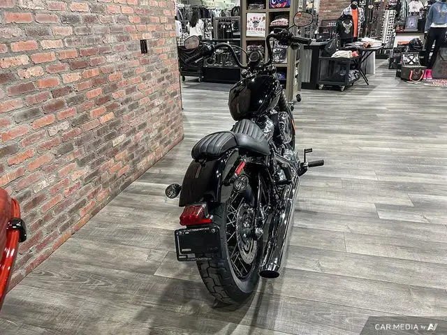2025 Harley-Davidson FXBB - Street Bob FXBB STREET BOB in Street, Cruisers & Choppers in Calgary - Image 5