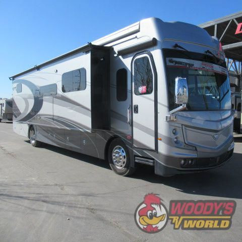 2023 FLEETWOOD DISCOVERY 40M LXE in Travel Trailers & Campers in Calgary - Image 2