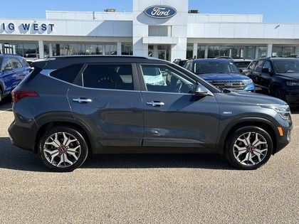2022 Kia Seltos SX TURBO AWD *LOADED* incl. 2 SETS OF WHEELS+TIR in Cars & Trucks in Edmonton - Image 2