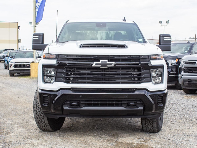 2025 Chevrolet Silverado 2500HD 4WD Crew Cab Standard Box Custom in Cars & Trucks in Edmonton - Image 3