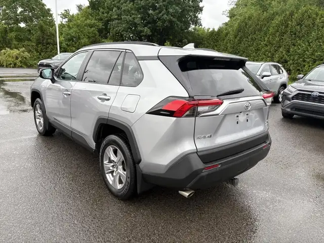 Toyota RAV4 XLE 2022 AWD - BAS MILLAGE - in Cars & Trucks in Québec City - Image 7