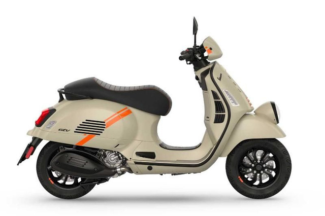 2024 PIAGGIO GTV 300 HPE in Scooters & Pocket Bikes in Saguenay