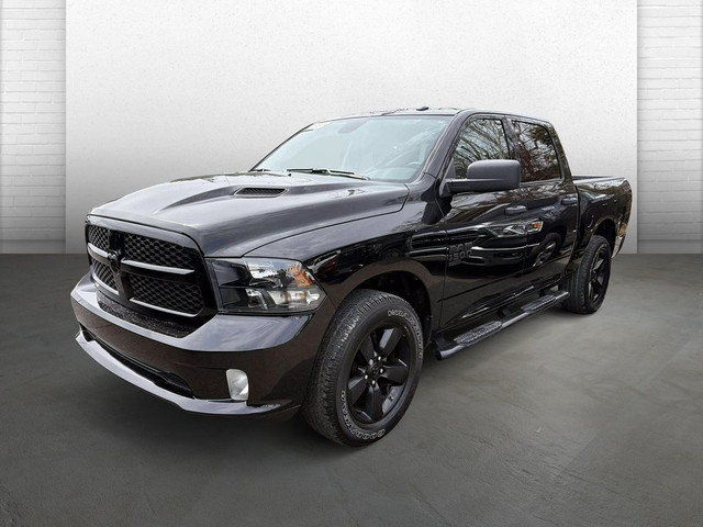 2022 Ram 1500 Classic * EXPRESS * NIGHT * V6 * 3.55 * CREW * CAR in Cars & Trucks in Longueuil / South Shore