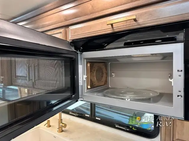 2023 Entegra Coach Cornerstone 45B 605 h.p. 26K Miles in RVs & Motorhomes in Moncton - Image 33