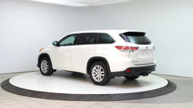 2014 Toyota Highlander LE in Cars & Trucks in Lethbridge - Image 3