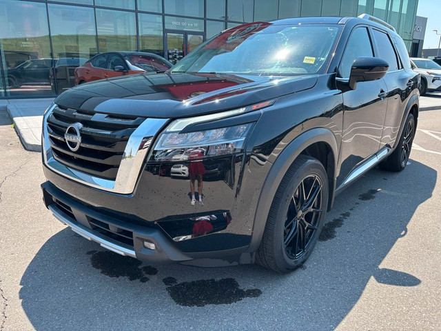 2022 Nissan Pathfinder Platinum 4WD | 7 Passenger | Accident Fre in Cars & Trucks in Calgary - Image 2