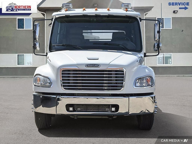 2005 Freightliner M2 CUSTOM CHASSIS CUSTOM CHASSIS M2 HAULER... in Cars & Trucks in Edmonton - Image 2