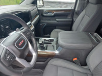 Elevation Package Preferred Package X31 Offroad Package 5.3 V8 Engine 4X4 Crew Cab Wireless Apple Ca... (image 9)