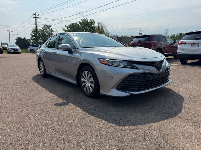 2019 Toyota Camry LE - Apple CarPlay in Cars & Trucks in Moncton - Image 3