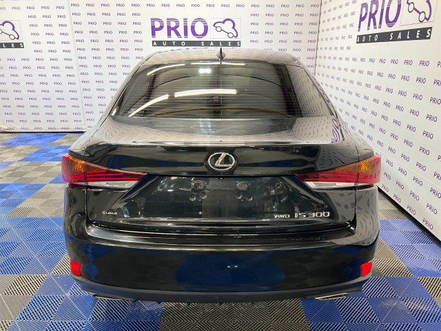 2020 Lexus IS in Cars & Trucks in Ottawa - Image 4