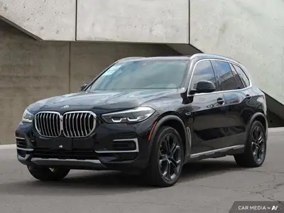 2022 BMW xDrive 45e / One Owner / Clean Carfax / Plug-In Hybrid / Digital Gauge Cluster / Panoramic...