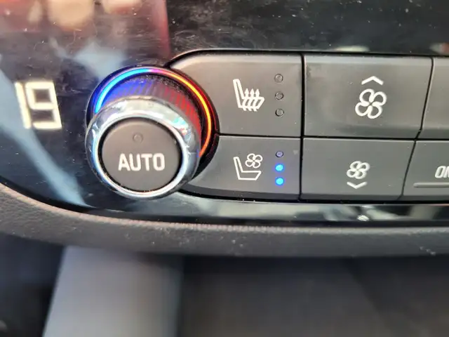 2019 Buick Enclave Premium dans Autos et camions dans Peterborough - Image 25