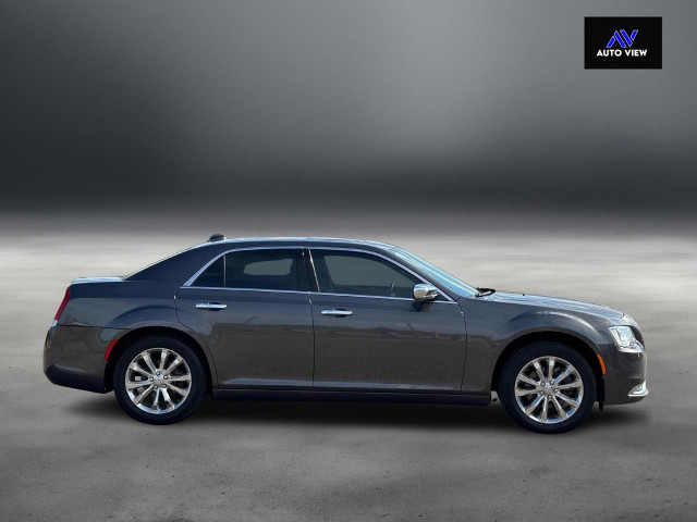 2018 Chrysler 300 300 Limited **ALL WHEEL DRIVE** in Cars & Trucks in Hamilton - Image 4