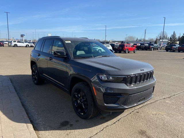 2025 Jeep Grand Cherokee Altitude in Cars & Trucks in Lloydminster - Image 3