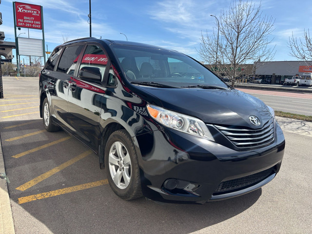 2017 Toyota Sienna 7-Pass FWD in Cars & Trucks in Calgary