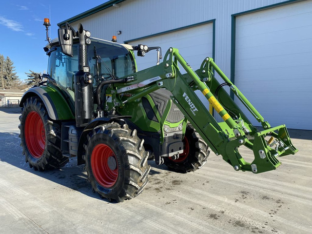2022 Fendt 312 Vario Tractor 4WD with Compact Loader N/A in Farming Equipment in Regina - Image 3