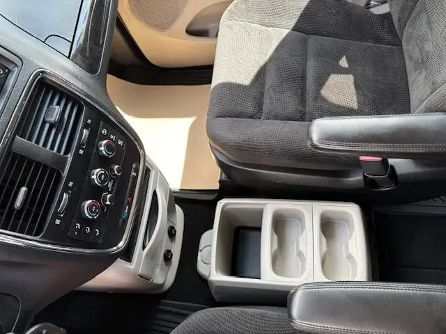 2017 Dodge Grand Caravan SXT 7 PASS Sto'N'Go 75K SUPER NICE in Cars & Trucks in Calgary - Image 19