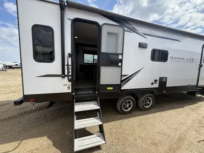Come see our beautiful pre-owned 2021 Highland Ridge Open Range 262RL is a well-kept travel trailer...