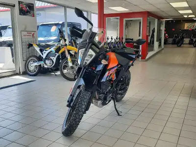 Engine & Performance Engine: 373.2 cc single-cylinder, 4-stroke, DOHC with a balancer shaft and Bosc...