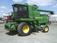 John Deere 7720 Titan II Combine