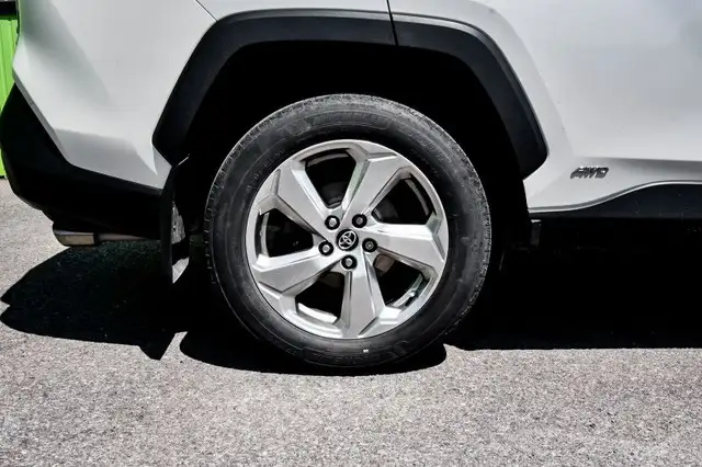 2019 Toyota RAV4 Hybrid Limited • SUNROOF • COOLED LEATHER • CP/ in Cars & Trucks in Cornwall - Image 7