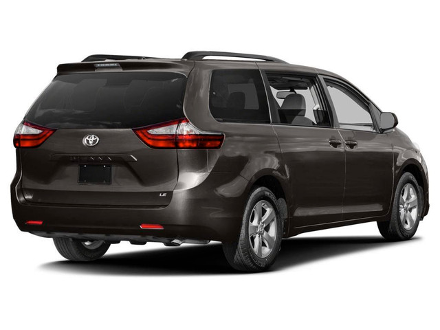 2017 Toyota Sienna LE 8 Passenger in Cars & Trucks in Thunder Bay - Image 3