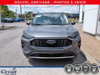 Le Ford Escape 2023 en version de base avec l'ensemble Premium combine l'accessibilité de l'entrée d... (image 1)