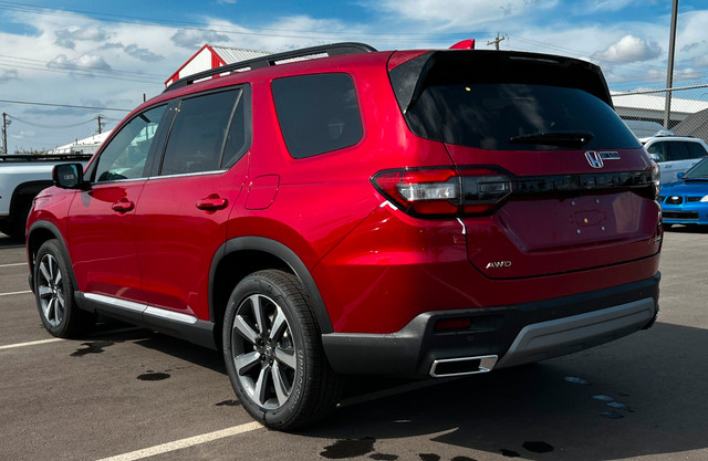 2025 Honda Pilot Touring **POWER HANDS-FREE LIFTGATE**MEMORY... in Cars & Trucks in Grande Prairie - Image 4