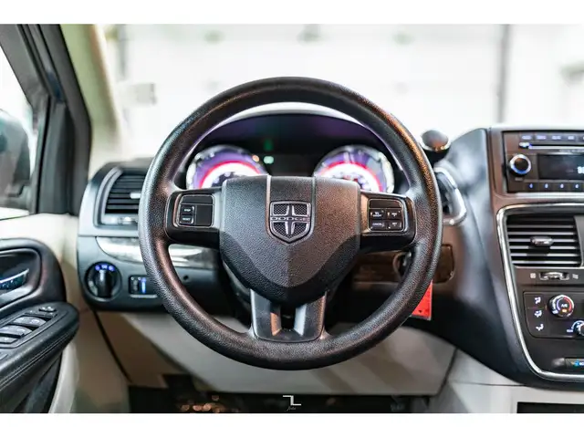2015 Dodge Grand Caravan SE in Cars & Trucks in Calgary - Image 14