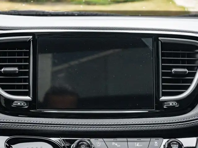 2025 Chrysler Pacifica Select in Cars & Trucks in Barrie - Image 28