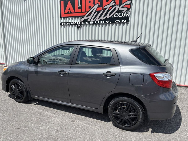 2011 Toyota Matrix Base 5-Speed MT in Cars & Trucks in Ottawa - Image 3