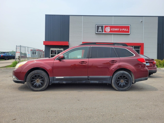 2011 Subaru Outback 2.5i Premium in Cars & Trucks in Ottawa - Image 2