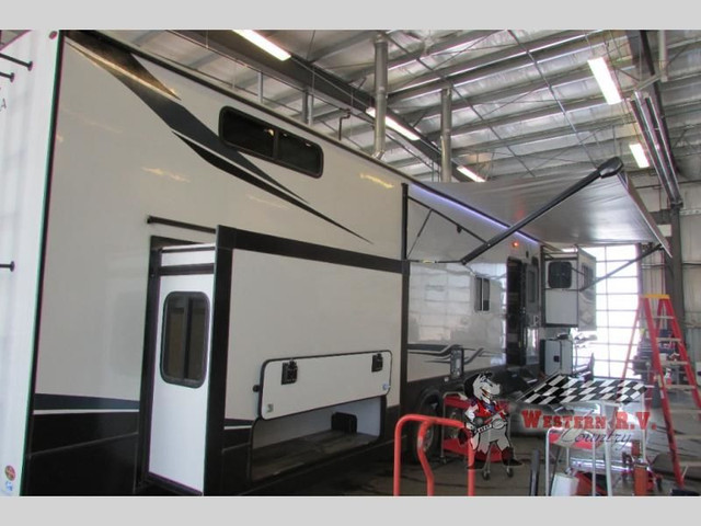2022 Keystone RV Montana High Country 377FL in Travel Trailers & Campers in Edmonton