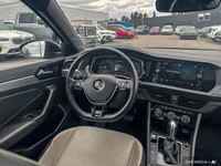KBB.com 10 Best Sedans Under $30,000. This Volkswagen Jetta delivers a Intercooled Turbo Regular Unl... (image 8)
