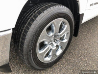 Block heater, Class IV Receiver Hitch, Emergency communication system: SiriusXM Guardian, Fully auto... (image 9)