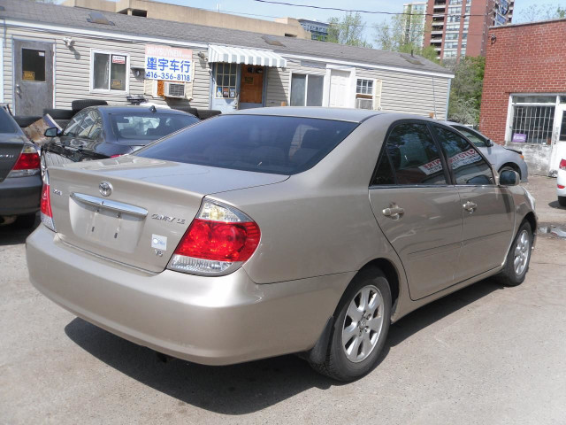  2006 Toyota Camry LE in Cars & Trucks in City of Toronto - Image 3