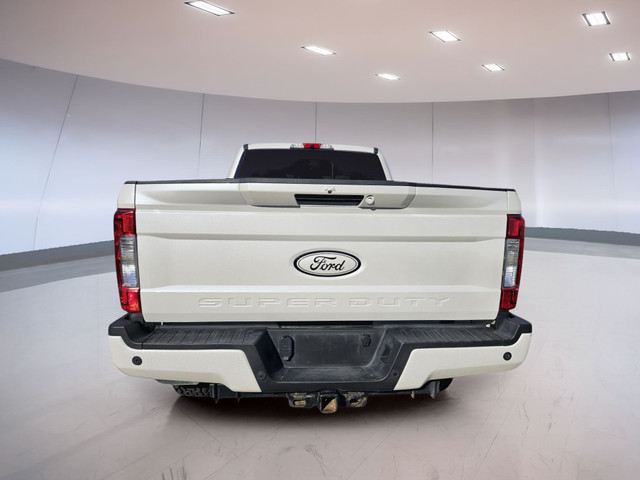 Ford Super Duty F-350 SRW Lariat 2019 in Cars & Trucks in Medicine Hat - Image 4