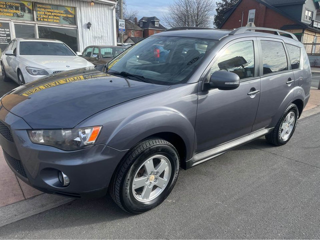 2010 Mitsubishi Outlander in Cars & Trucks in Hamilton - Image 3